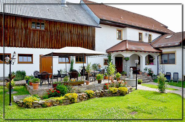 Biergarten im Gasthof-Eckstein in Wernersreuth bei Waldsassen nahe Sibyllenbad im Landkreis Tirschenreuth.