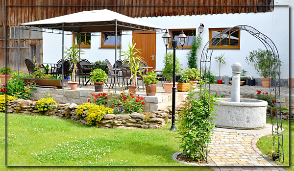 Biergarten im Gasthof-Eckstein in Wernersreuth bei Waldsassen nahe Sibyllenbad im Landkreis Tirschenreuth.