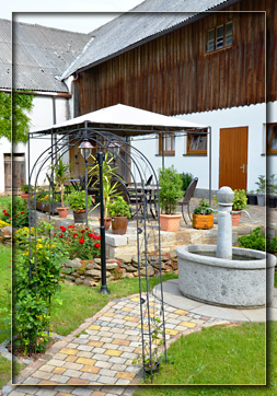 Biergarten im Gasthof-Eckstein in Wernersreuth bei Waldsassen nahe Sibyllenbad im Landkreis Tirschenreuth.